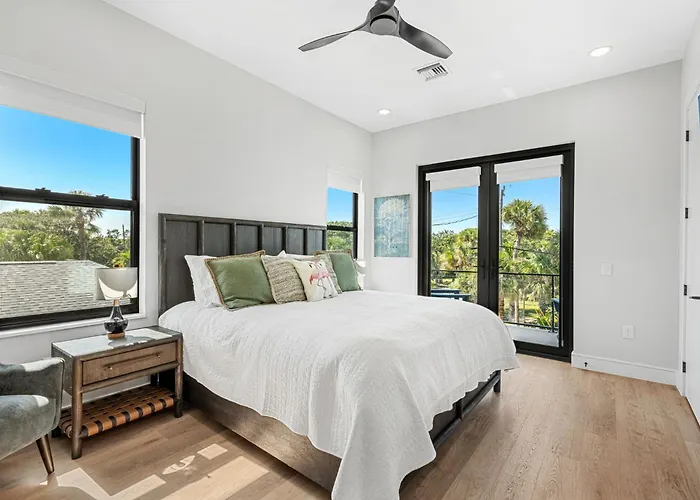 Tidal Tranquility - Luxe Beach Stay With Spa Hot Tub - Walk To Beach