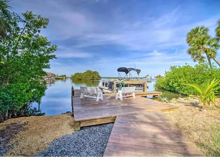 Tropical Waterfront Beach Home With Pool & Jacuzzi