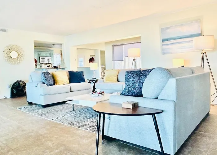 Beachfront House - Ocean Views, Beach Access