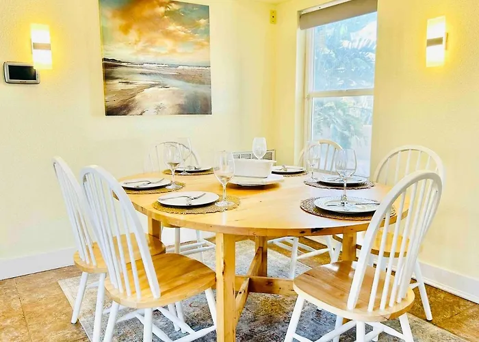 Beachfront House - Ocean Views, Beach Access
